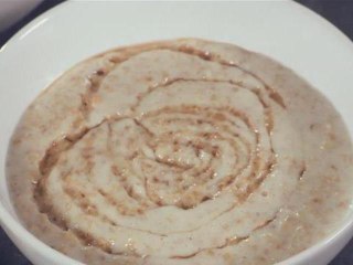 How to Cook Porridge with Maple Syrup and Bananas