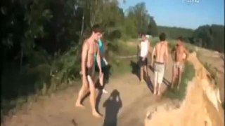 Rusyada Ölüme Meydan Okuyan Gençler Kuma Atlama Oyunu