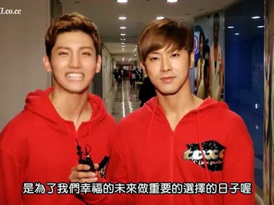 [TWINSHINKI中字] 121027 music core backstage 1