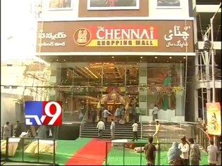 IT raids on top shopping malls