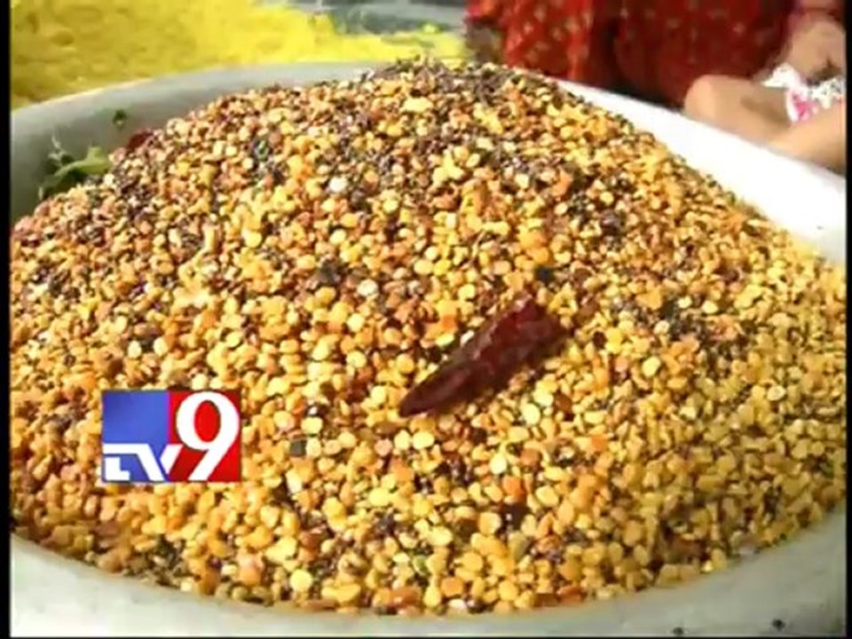 TV9 supplies food to flood victims