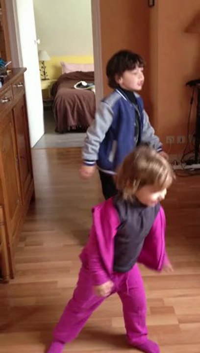 Esteban et Lalou dansent