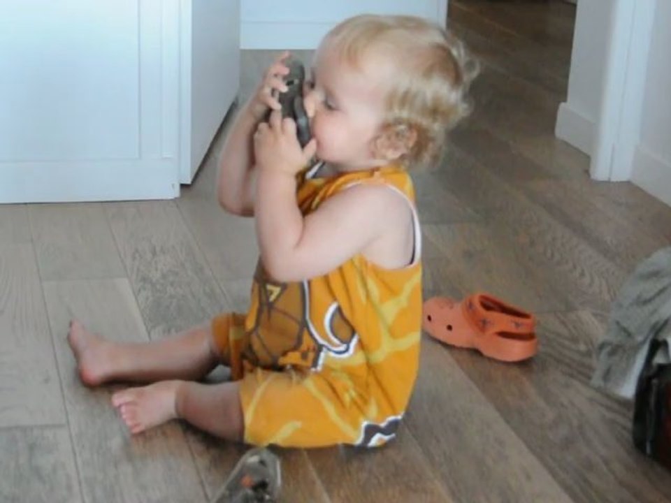 120704_Arthur_se_chausse