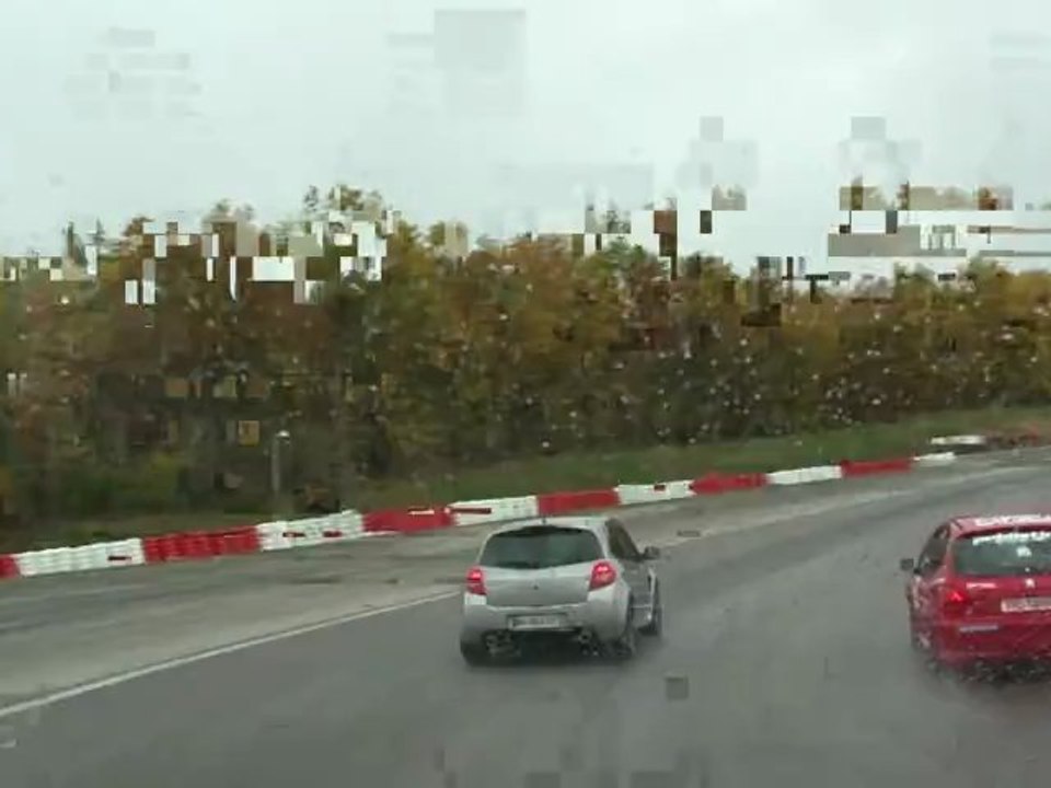 Clio 3 RS sur Dijon Prenois