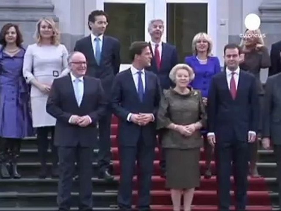 Paesi bassi: il giuramento del neo governo Rutte