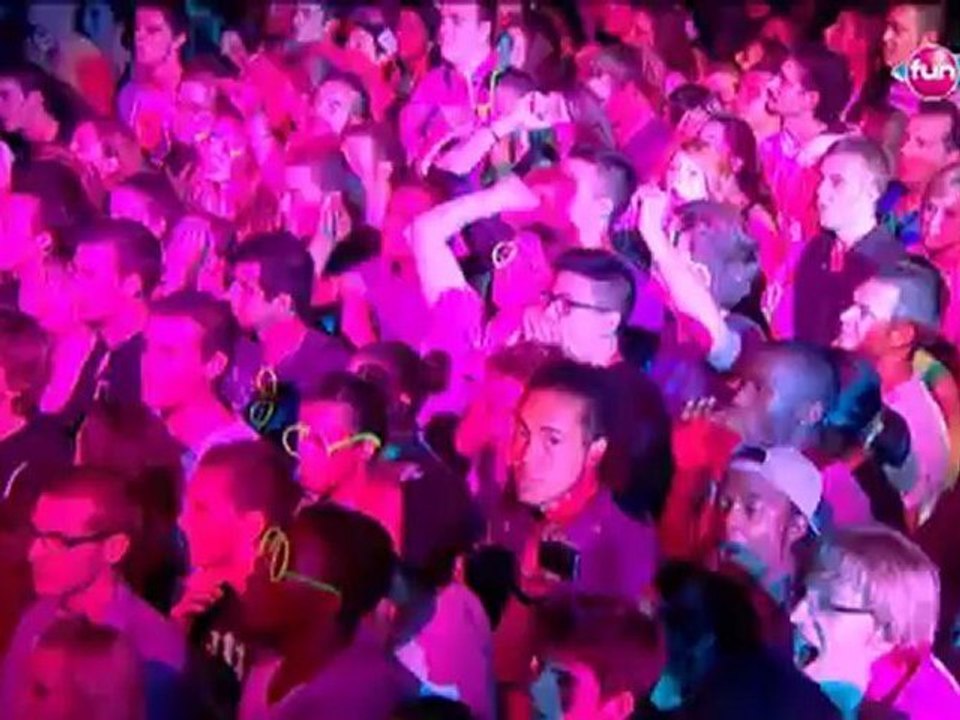 Le défi d'Elliot : 17 000 personnes dansent le gangnam style à Bercy