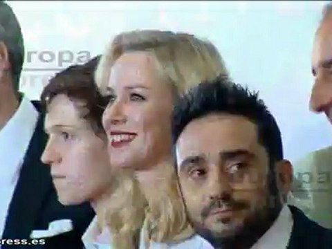 Naomi Watts no puede vivir sin sus pelucas