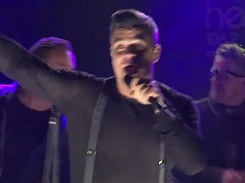 Robbie Williams switches on the Oxford St Christmas lights