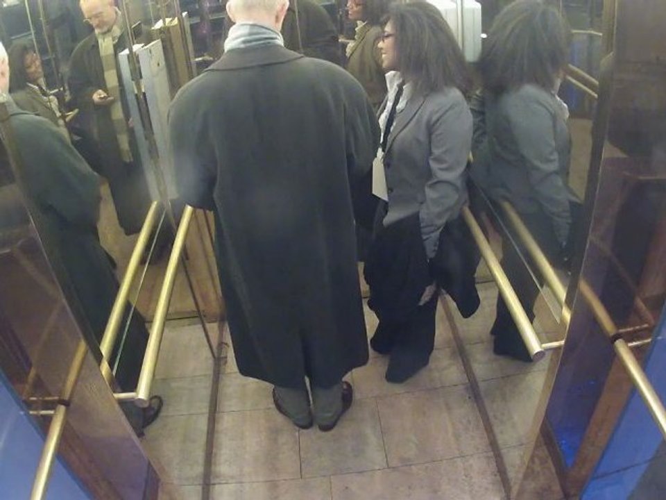 Ascenseur qui parle - caméra cachée