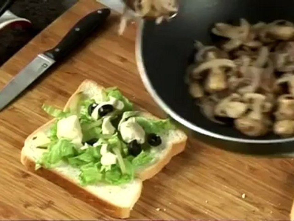 Chicken Salami Sandwich [Yutube.PK]