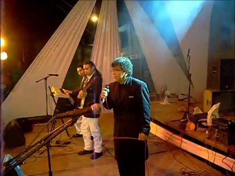 ESCANDALO / canta Fernando Arias y sus Pasteles Verdes Del Peru