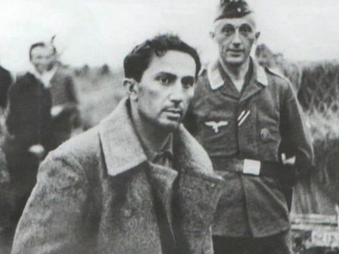 Vorwärts nach Osten ! Europa marschiert ! Ein Musikkorps der Flak-Artillerie und ein Flak-Soldatenchor