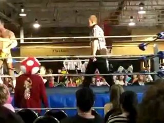 Princess Peach (Jewells Malone) vs Anthony Darko - Anime North 2012_(360p)