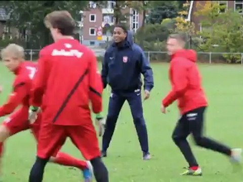 Kluivert también sufrió ataques racistas