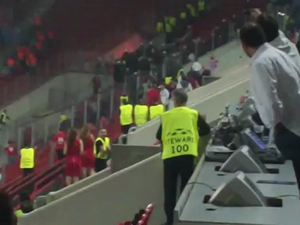 Επεισόδια οπαδών Μονπελιέ με Αστυνομία στο "Γεώργιος Καραϊσκάκης" (2)