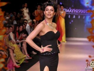 Sushmita Sen Expose Tight Assets at IIJW