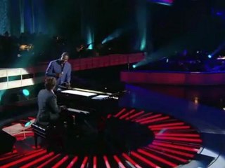Josh Groban ve Brian McKnight  'Troubled Water Bridge Over' Şarkısı