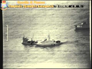 Messina - GdF intercetta pescherecci di immigrati 1 (05.11.12)