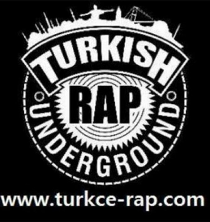 dEdE - Yumruk Sıkılı