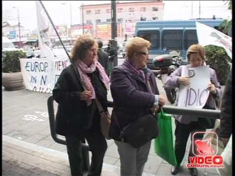 Napoli - Rifiuti: comitato terra dei fuochi denuncia Regione, Provincia e 42 Comuni (31.10.12)