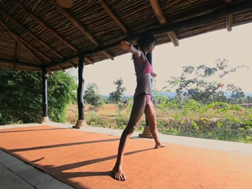 Weight Loss Yoga : Extended Side Angle Pose