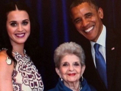 Celebrities encourage fans to vote via Twitter