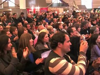 Claire Verneil et Michel Roth réalisent une recette au Salon du Chocolat