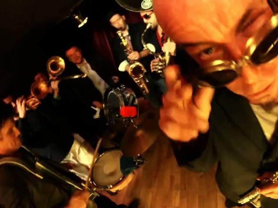 Lady robot - Le GrOs TuBe Fanfare Funk