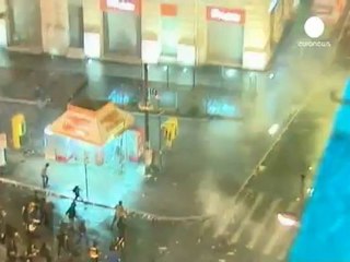 Grèce : gaz lacrymogènes contre cocktails molotov dans...