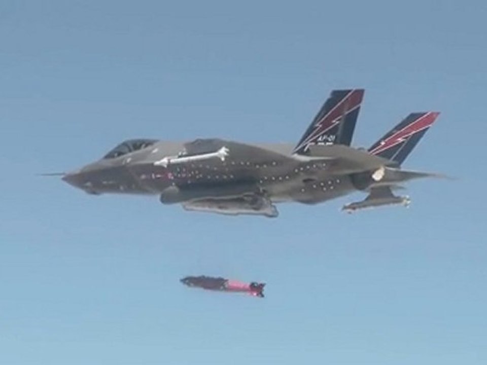 F-35 Largage bombe et tir missile