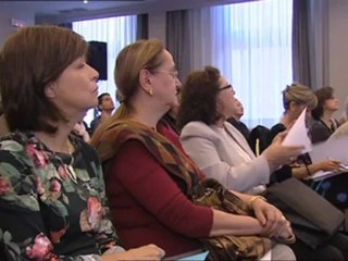 Valenciano anima a las mujeres a decir NO a los recortes