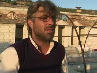 Refugee crisis mounts as Syria air raids worsen