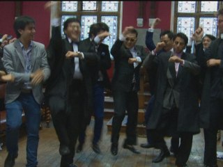 Psy teaches Oxford students how to dance Gangnam Style