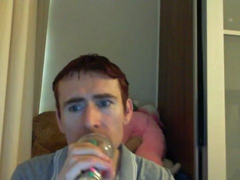 Wiwi égratigne living on the front line d'Eddy Grant