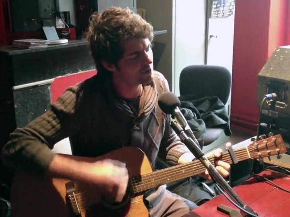 DaVis - "Jouer pour de faux" en acoustique @ French Zone sur Equinoxe FM 100,1