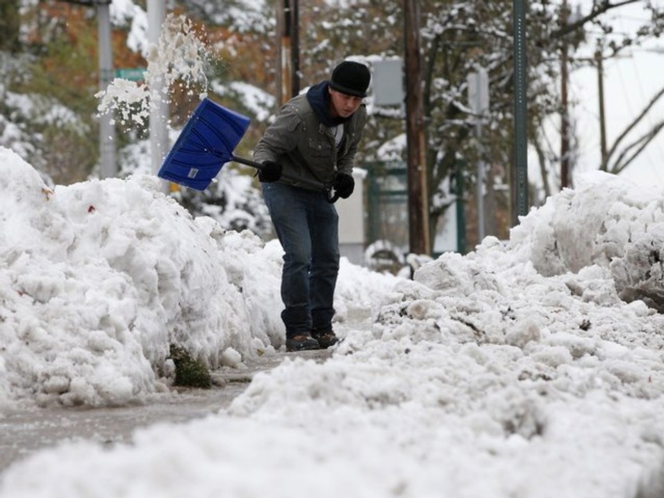 Snow, Rain, Winds Batter Post-Sandy Areas During Brief Nor'easter