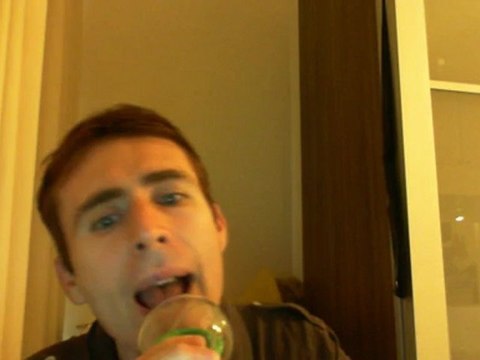 Wiwi égratigne keep your head up (relève la tête) d'Andy Grammer & Melissa Nkonda