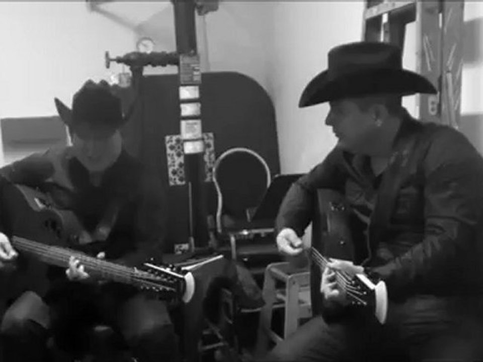 Jesus Ojeda Praciticing Y sus parientes .. Con David el jefe