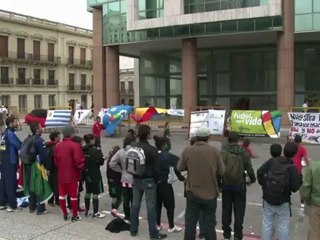 كرة قدم الشوارع لابعاد الاطفال عن العنف