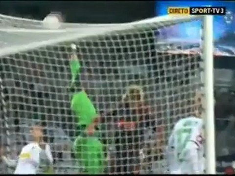 Découvrez le magnique but de Joey Barton sur un corner direct lors du match OM - Mönchengladbach en Europa League