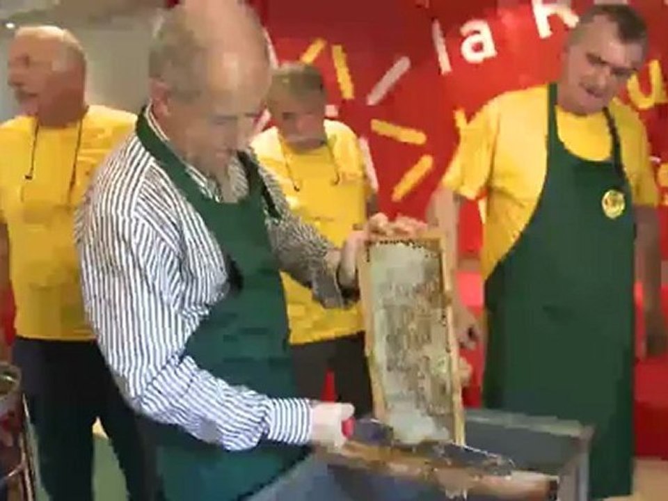 5e récolte du miel du rucher de l’institution