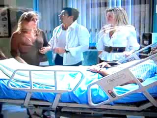 Maximiliano w szpitalu. Diana karmi małego Maxa