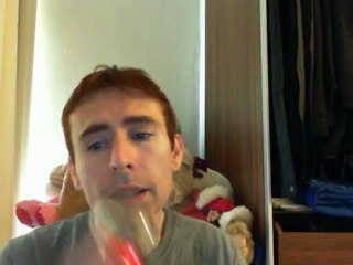 Wiwi égratigne "j'peux pas te dire" de Frédéric