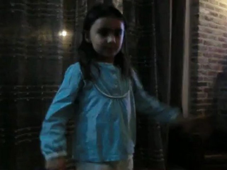 Lilou qui danse la danse du cheval