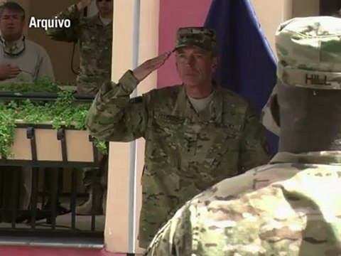 Petraeus renuncia por caso extraconjugal