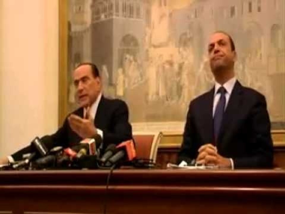 Berlusconi - Dal governo una politica recessiva che fa male al Paese (09.11.12)