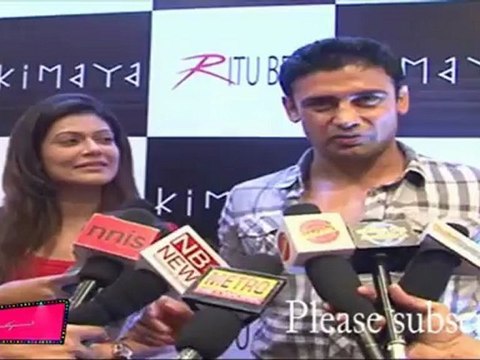 Payal's Womanly Curves in Skin TIGHT Jeans