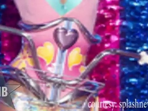 Justin Bieber at Victoria's Secret Fashion Show!