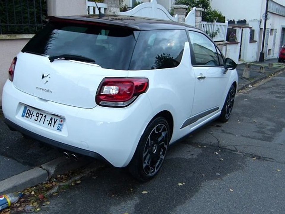 DS3 Sport Chic THP 150 blanche et rouge