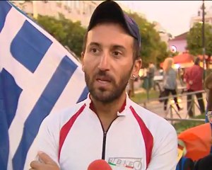 Ταξίδεψε με το ποδήλατό του στην Τραπεζούντα. Άναψε κερί για την Ελλάδα στην Παναγία Σουμελά